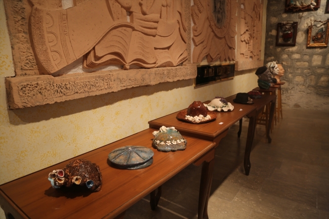 Yaptıkları şapka temalı eserleri müzeye hediye edecekler